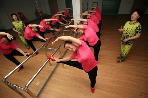 Dance and modeling club for retired women