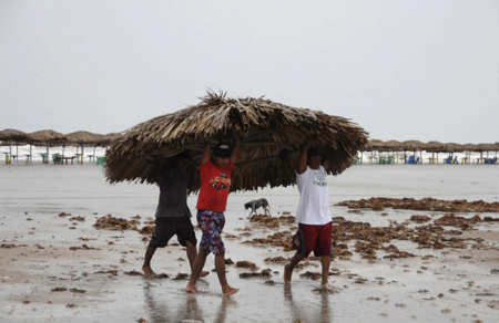 Hurricane Alex threatens Gulf of Mexico