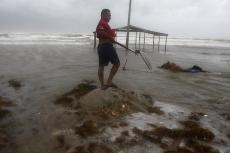 Hurricane Alex threatens Gulf of Mexico