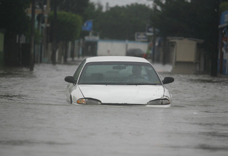 Hurricane Alex threatens Gulf of Mexico
