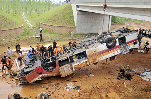 Express bus falls off bridge in S. Korea