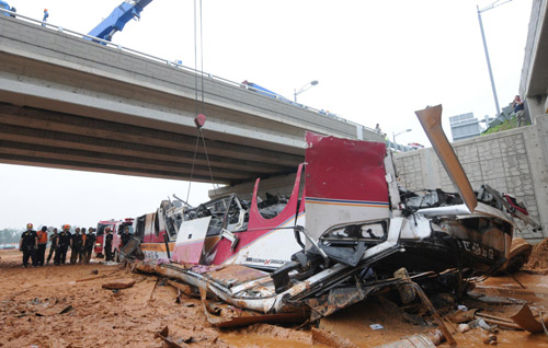 Express bus falls off bridge in S. Korea