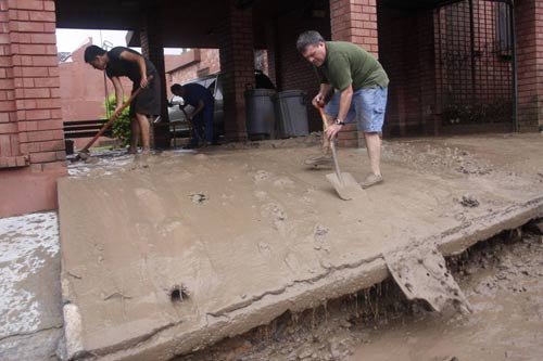 Six killed as Hurricane Alex floods major Mexican city
