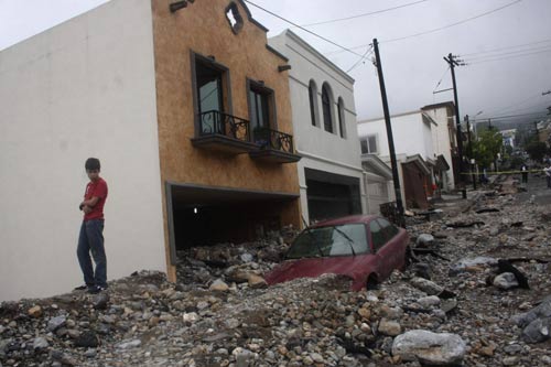 Six killed as Hurricane Alex floods major Mexican city