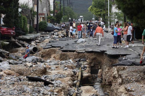 Six killed as Hurricane Alex floods major Mexican city