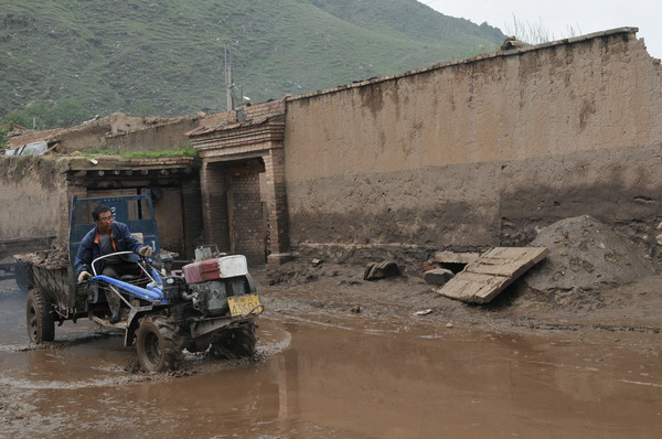 Heavy rain left 12 dead in NW China