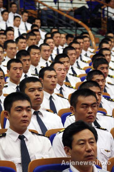 First college-trained pilots at commencement