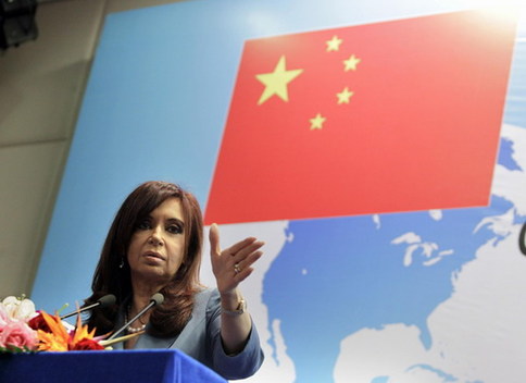 Argentina's President delivers speech at university in China