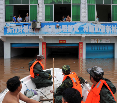 Residents along Yangtze River brace for floods