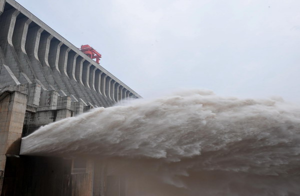 Three Gorges Dam braces for largest flood threat