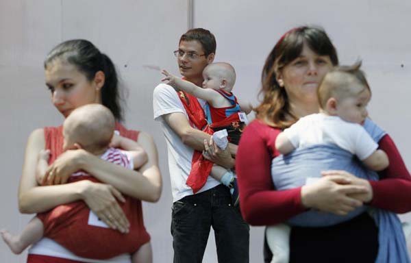 Contest for the best sling to carry child