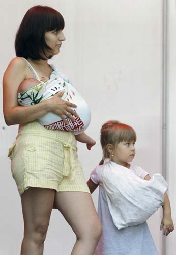 Contest for the best sling to carry child