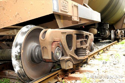 Freight train derails in South China