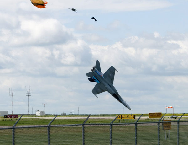 Canadian Forces F-18 Hornet fighter jet crashes in Alberta