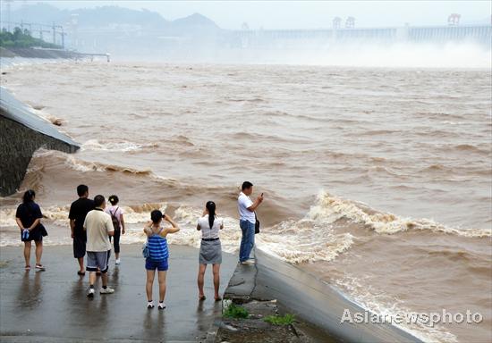 Three Gorges Dam braces for second flood crest