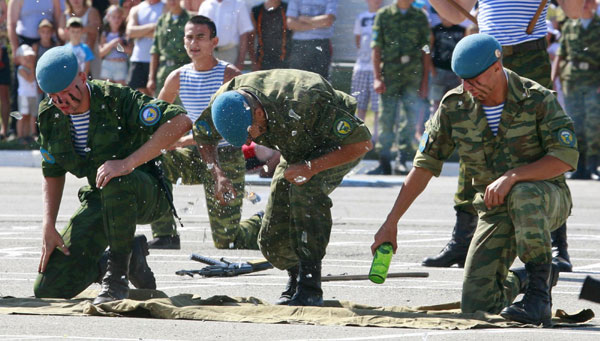 Russian paratroopers mark annual holiday