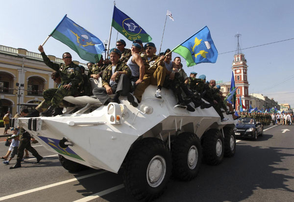 Russian paratroopers mark annual holiday