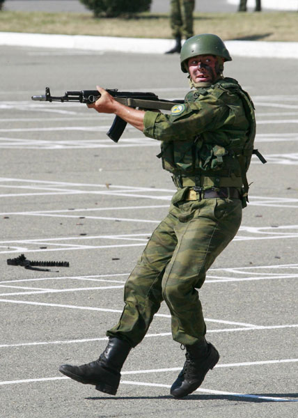 Russian paratroopers mark annual holiday