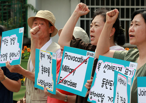 Activists protest against S Korea's military drills