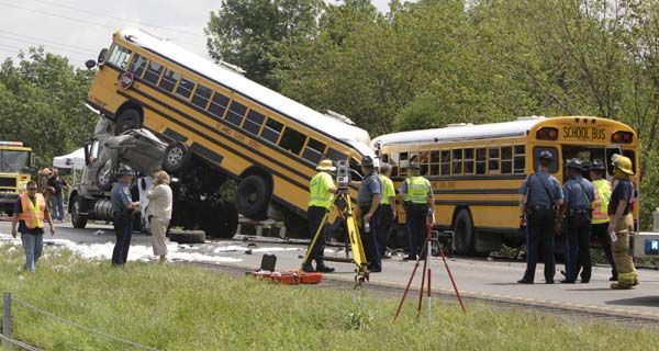 2 killed, dozens hurt in US school bus crash