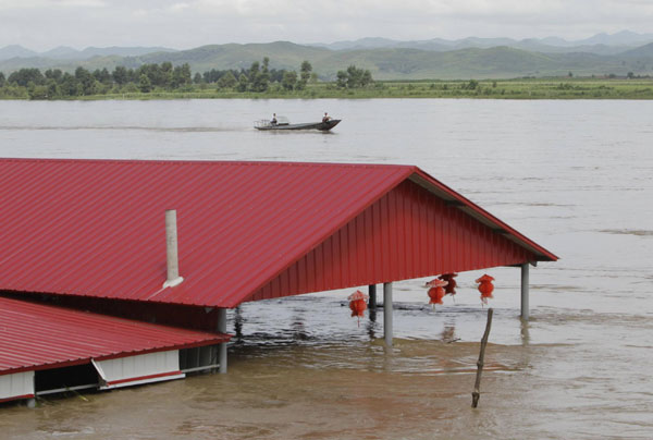 Water level on Yalu River dangerously high