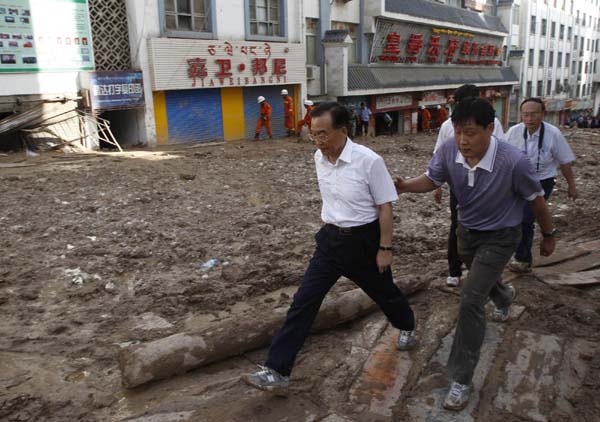 Wen inspects landslide-hit county in NW China