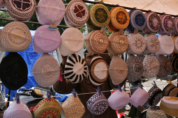 Muslims worldwide mark first day of Ramadan