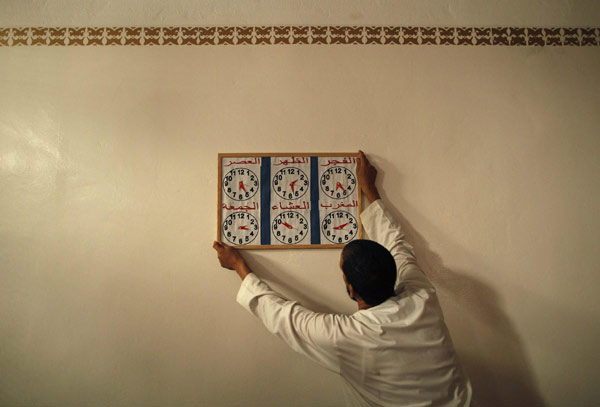 Muslims worldwide mark first day of Ramadan