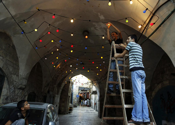 Muslims worldwide mark first day of Ramadan