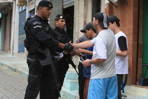 Rio cracks down on guns and drugs