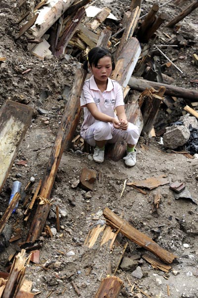 Residents mourn the deceased in mudslide-hit Zhouqu
