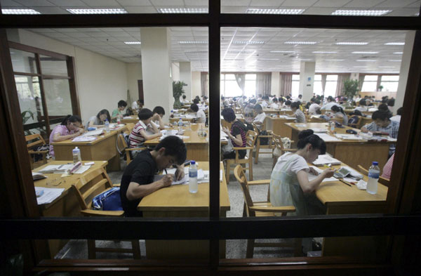 Citizen linger in library to cool off