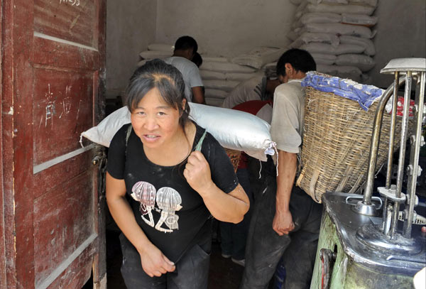 Businesses in mudslide-hit Zhouqu resume