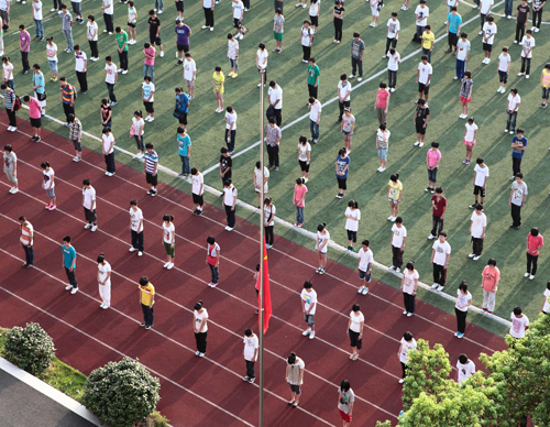 China in silent tribute to mudslide victims