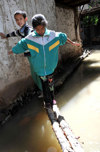 Eager to return to school in Zhouqu