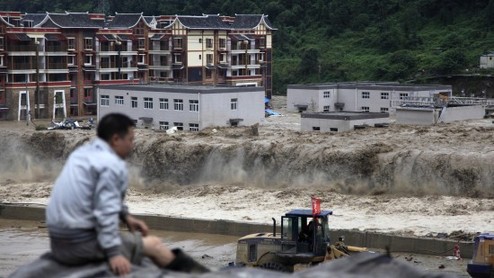 Mudslide-hit town evacuated