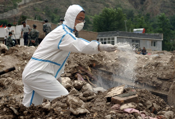 Decontamination work continues in Zhouqu