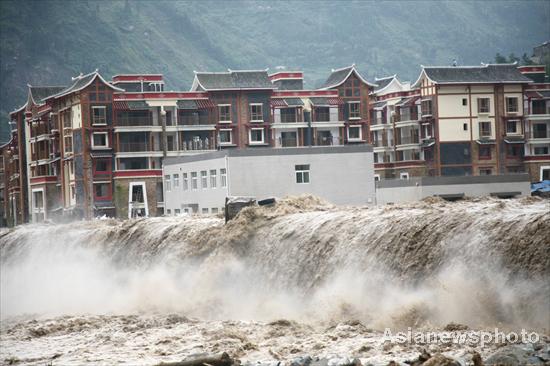 Relief efforts in mudslide-hit Wenchuan