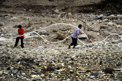 Temporary pipes bring water to disaster victims