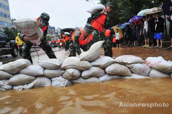 Rain-triggered flood hits Yunnan