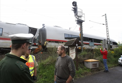 Germany intercity express derailed in crash, 10 injuried