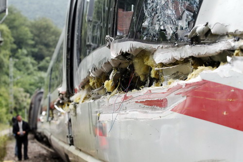 Germany intercity express derailed in crash, 10 injuried