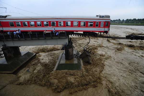 Train cars fall into river in SW China, no injuries