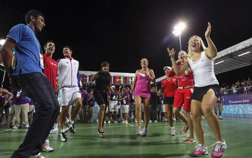 Tennis gold medalist dances on court at Youth Olympics
