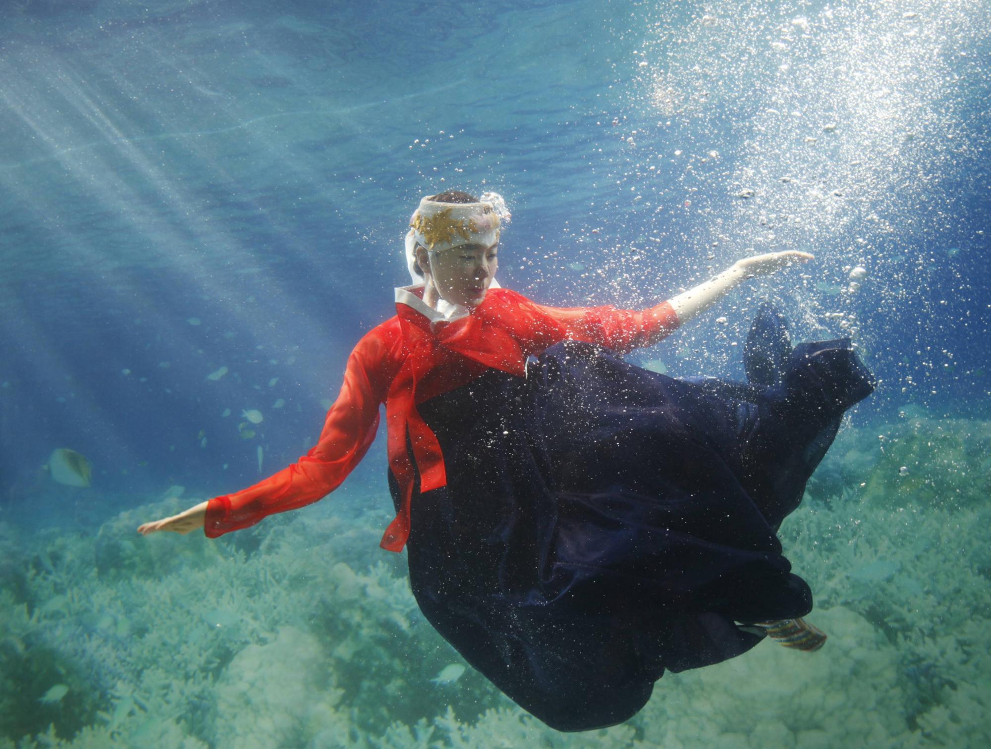 Underwater Hanbok show unveils mall in Seoul