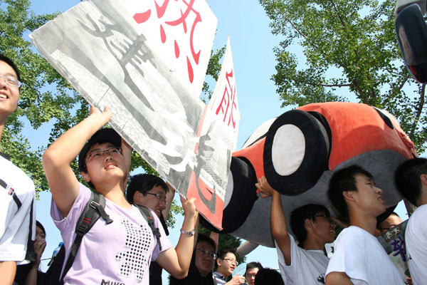 Tsinghua University welcomes new batch of freshmen