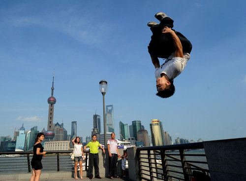 Parkour fans’ skills show in Shanghai