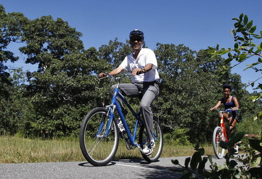 First family goes on island vacation bike outing