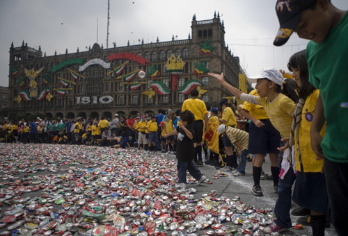 Cans form biggest scout badge in Mexico