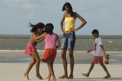 2-meter-tall teen dreams to be fashion model